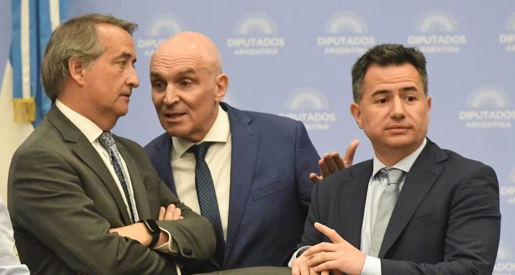 La oposición quiere desplazar a Espert, algo que solamente sucedió dos veces