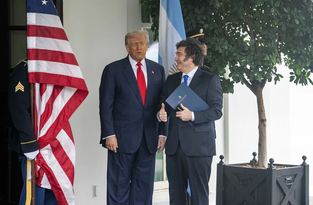 Donald Trump condicionó la ayuda a la Argentina al resultado electoral y el mercado reaccionó con fuertes caídas