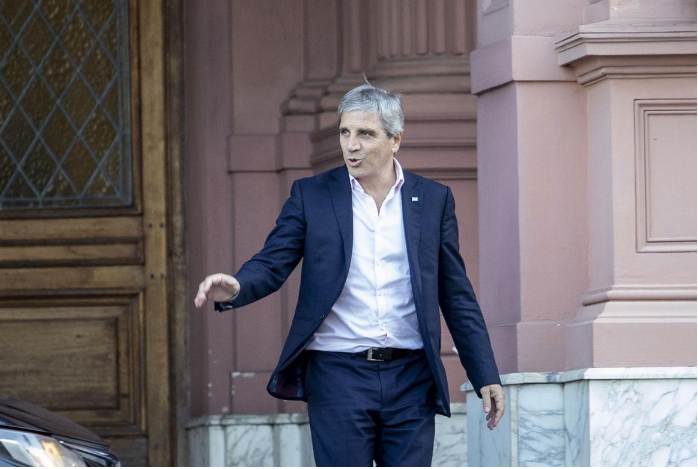 Caputo anunció una nueva etapa de reformas económicas y descartó una devaluación