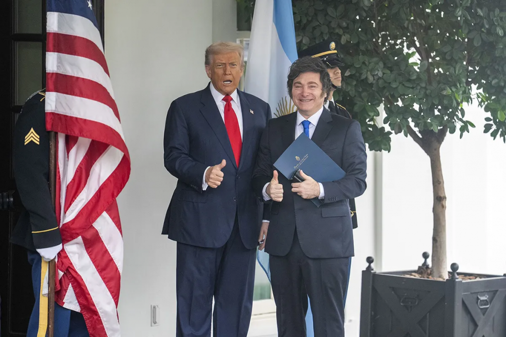 Pese al apoyo de Donald Trump, las turbulencias dominan la economía y la política en Argentina