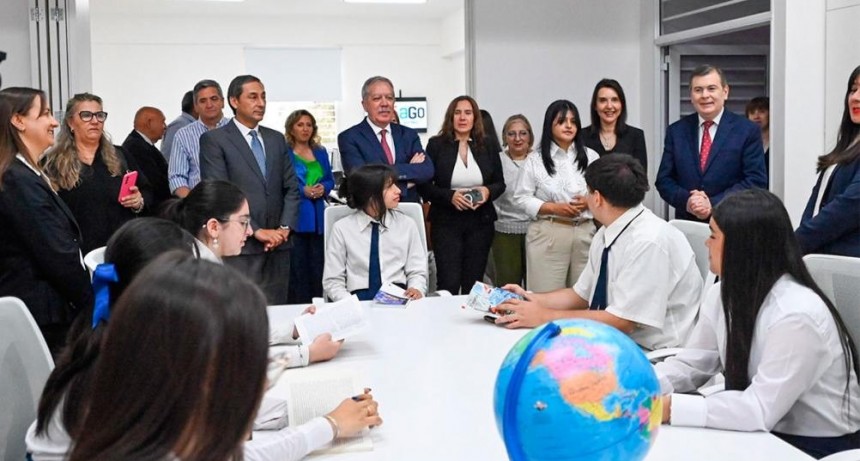 Zamora inauguró la obra de ampliación y refacción del Instituto Superior de Bellas Artes “Juan Yaparí”