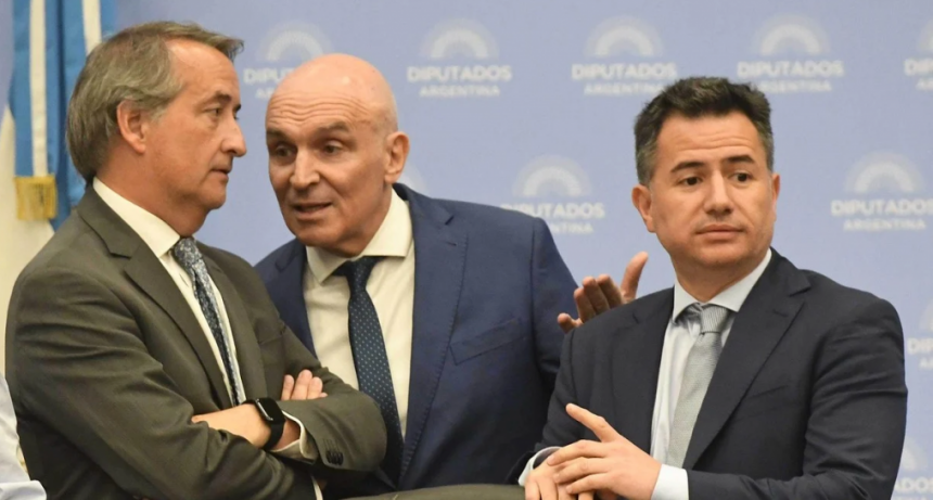 La oposición quiere desplazar a Espert, algo que solamente sucedió dos veces