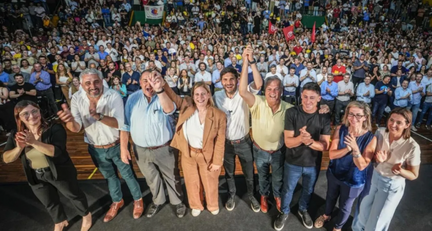 Maximiliano Pullaro y Gisela Scaglia cerraron la campaña de Provincias Unidas en la ciudad de Santa Fe