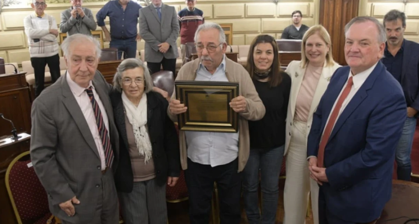 El Senado brindó un cálido homenaje al periodista César Royo