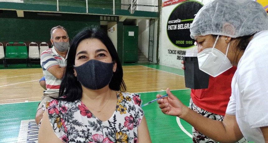 Cientos de santiagueños ya recibieron la 3ª dosis contra el coronavirus