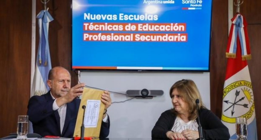 Perotti encabez&oacute; el acto de licitaci&oacute;n para la construcci&oacute;n de ocho escuelas t&eacute;cnicas