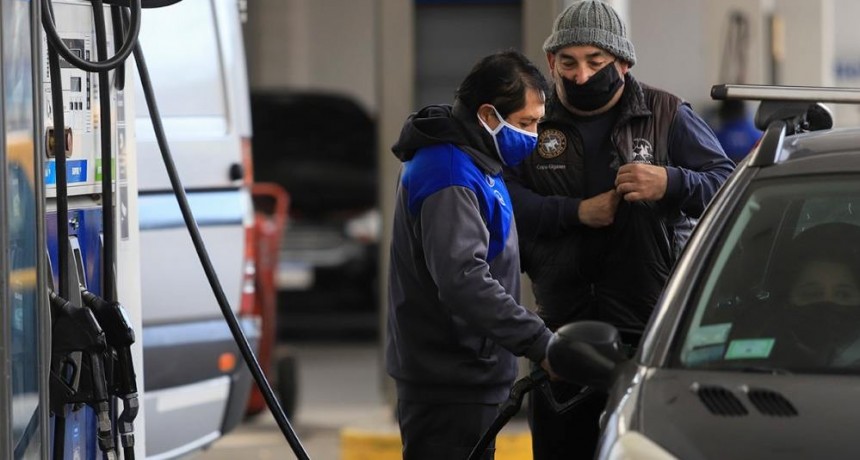 A partir de este jueves, YPF sube el precio de los combustibles 6% promedio