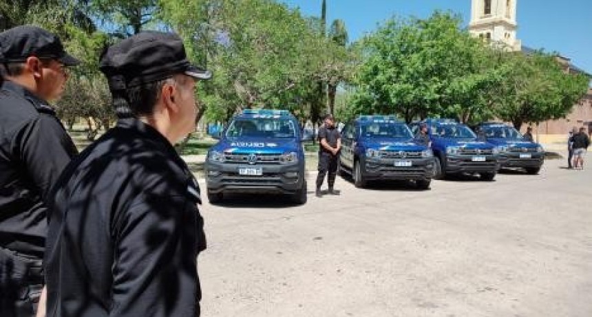 Entregaron camionetas de Polic&iacute;a para los departamentos San Jer&oacute;nimo, San Crist&oacute;bal, Constituci&oacute;n y General L&oacute;pez 