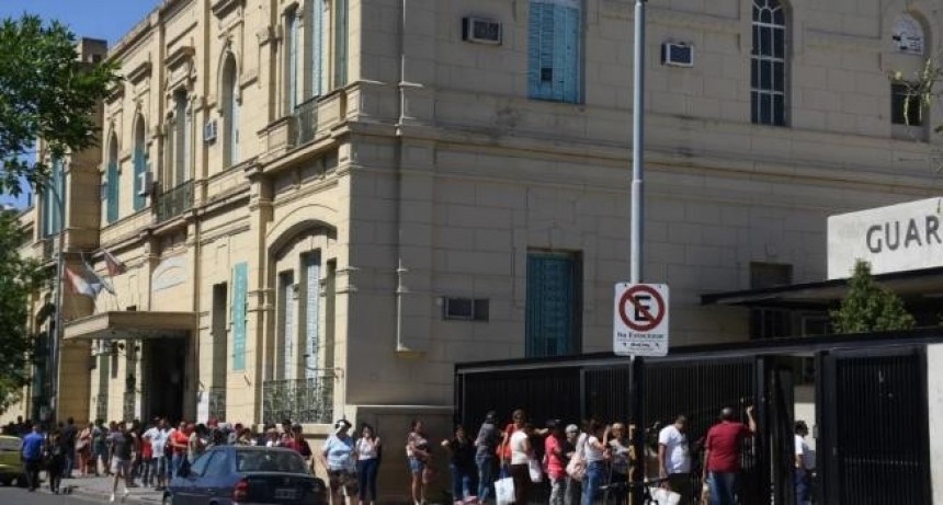 Tras los reclamos, las visitas a los pacientes del Cullen ingresar&aacute;n por la puerta principal 