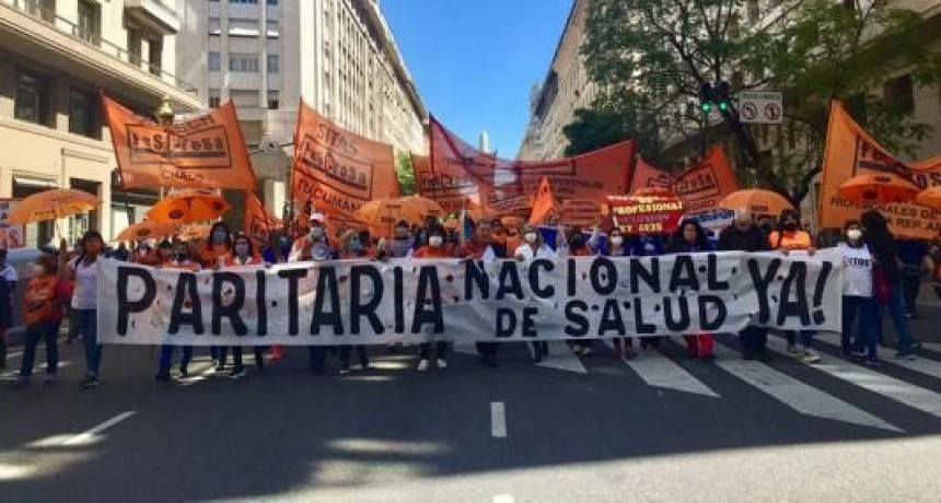 Paro de profesionales de la Salud: "Los pedidos de licencia sin goce de haberes o renuncias que tenemos hoy no los hemos tenido nunca"
