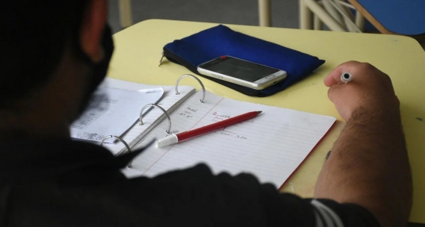 Malestar docente por la extensi&oacute;n del ciclo lectivo y el cambio en la forma de evaluar