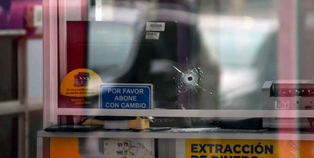 Violento golpe en un drugstore en pleno centro de Santa Fe terminó con dos heridos