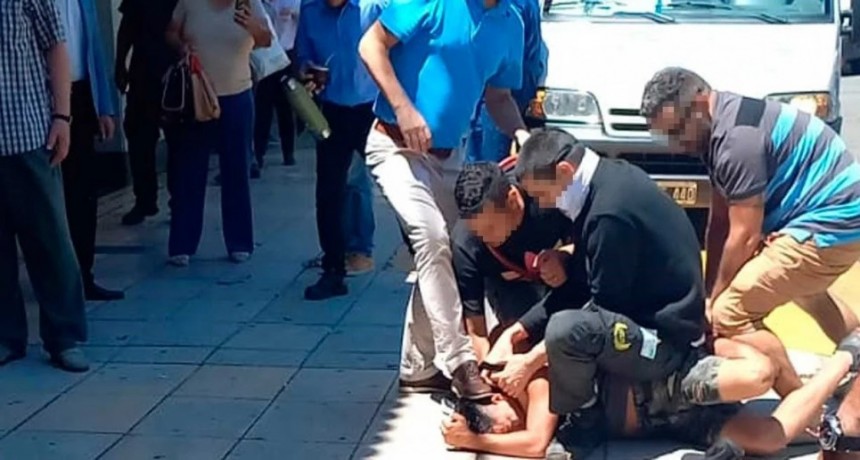 Video: robó una moto y fue atrapado por los vecinos en plena Av. Freyre