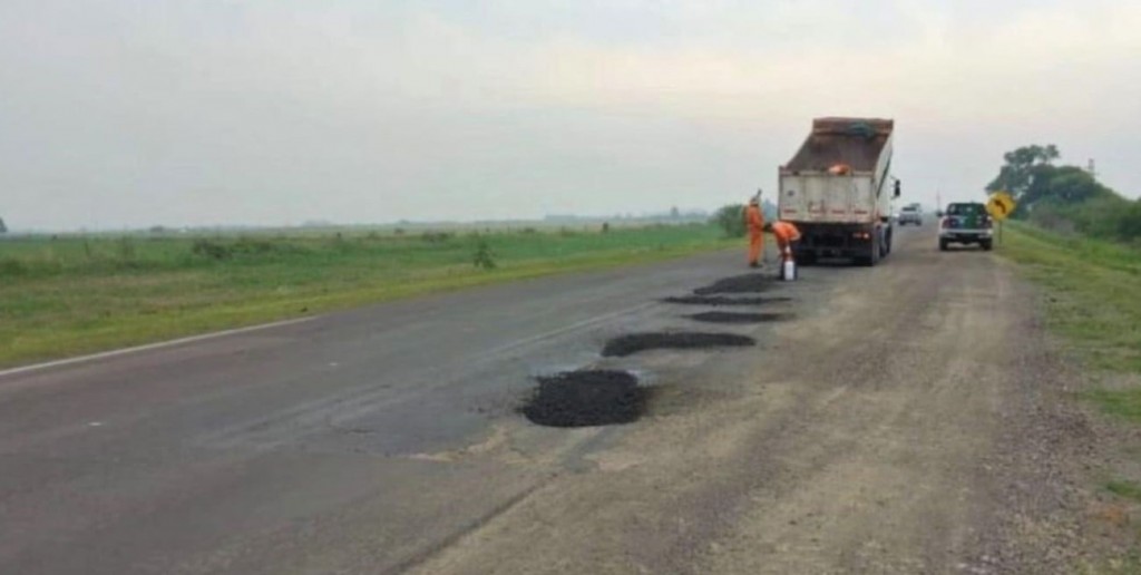 Tras el emplazamiento de la Justicia, reparan un tramo de la ruta 11 en el norte santafesino