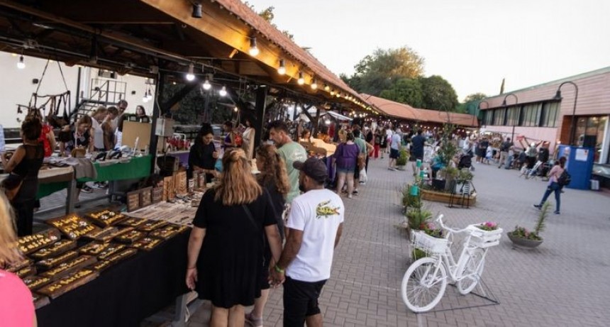 Feriado puente: ¿Por qué se celebra el lunes 18 de noviembre?