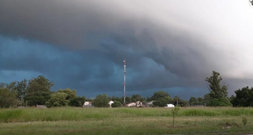 Toda la provincia de Santa Fe y el centro norte argentino, bajo alertas amarillo y naranja por tormentas