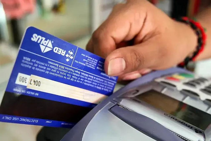 Atrapados por el pago mínimo de la tarjeta... y los impuestos