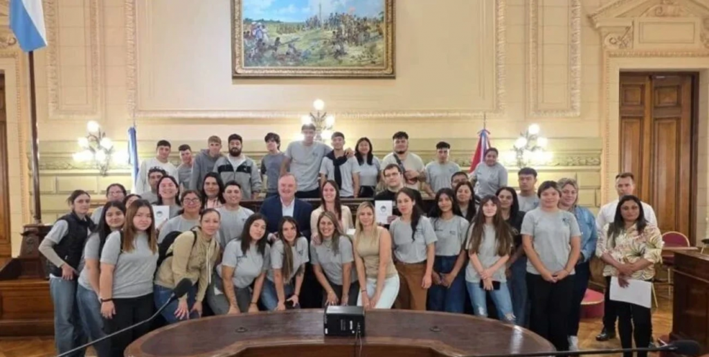 Alumnos del EEMPA Nº 1219 de Ambrosetti visitaron Santa Fe y Paraná en una jornada educativa del Senado Provincial