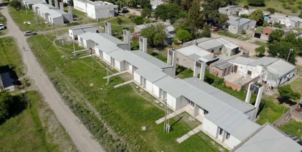 Vera reactivó la construcción del plan de 10 viviendas en barrio Santa Rosa