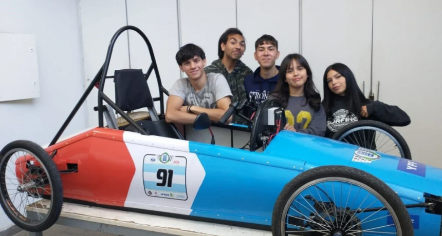 Un sueño sobre ruedas: alumnos de la Escuela Grierson compiten con un auto eléctrico con diseño propio