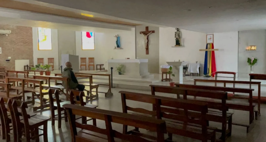 Tres robos en diez días dejaron sin luz a la parroquia San Cayetano y dan misa con velas