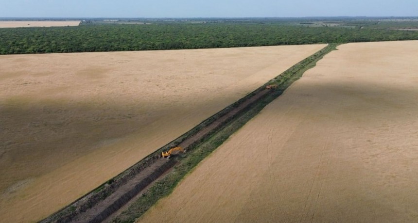 Provincia avanza con obras hídricas estratégicas en el departamento San Cristóbal