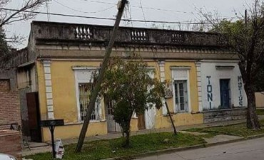 Solicitaron a Telecom reemplazar postes en pésimo estado