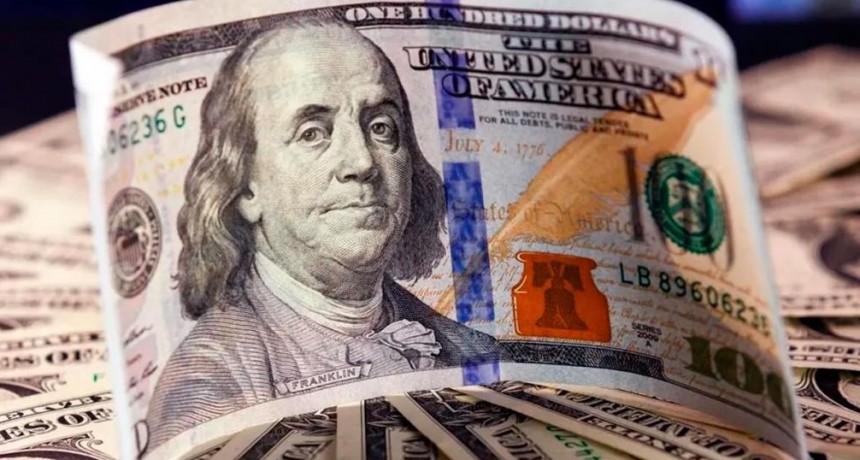 El d&oacute;lar paralelo se mantiene en baja y este jueves cerr&oacute; en $313