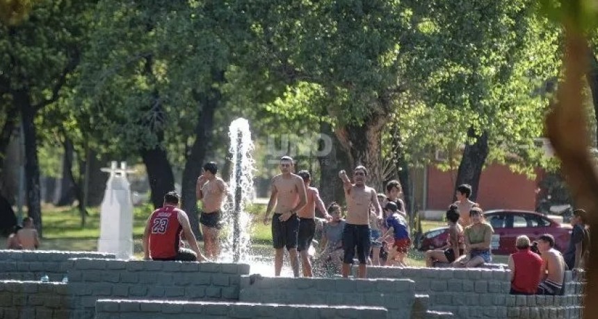 Tras un mi&eacute;rcoles agobiante se espera un jueves con 44&ordm;C: &iquest;cu&aacute;ndo llega el alivio y la lluvia a Santa Fe?