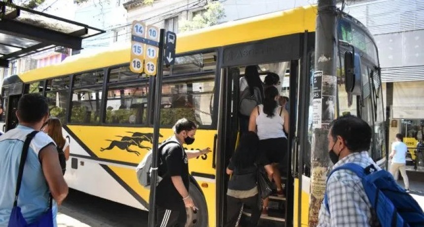 Por la suba de casos, el Ministerio de recomiendan el uso de barbijos en el transporte p&uacute;blico