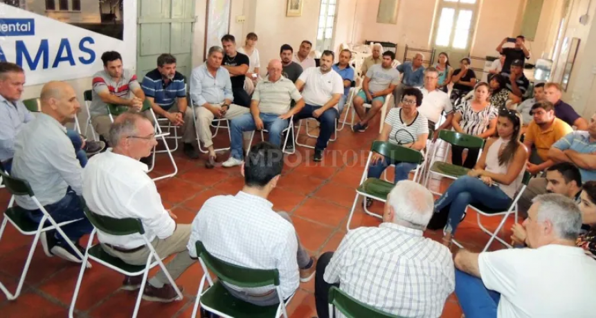 En Las Gamas, Costamagna escuch&oacute; a productores afectados por la sequ&iacute;a