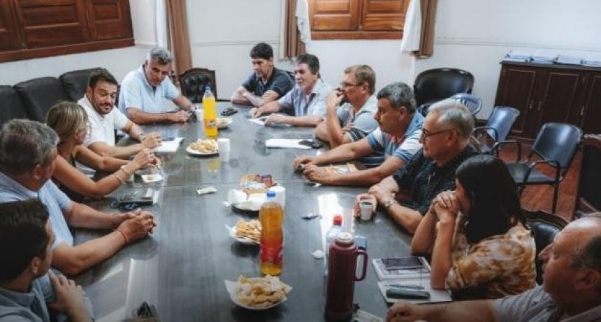 Festram acord&oacute; con Intendentes y Presidentes Comunales un nuevo incremento salarial del 102 % para este a&ntilde;o 