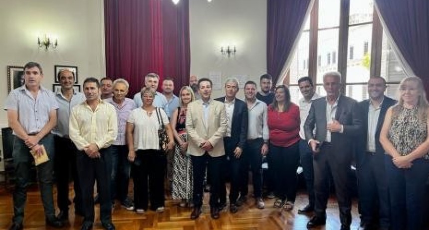 El gobierno provincial firm&oacute; convenio de pr&eacute;stamos con municipios y comunas para encarar obras p&uacute;blicas