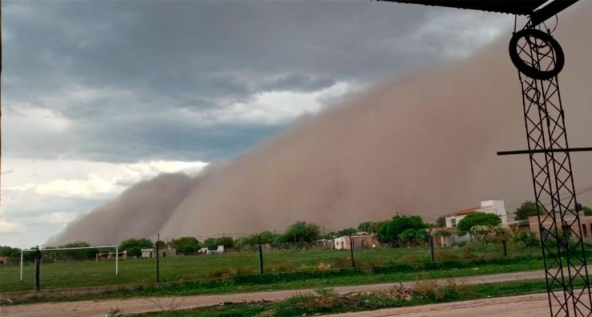 Una impresionante tormenta de tierra sorprendi&oacute; a los vecinos de Campo Gallo