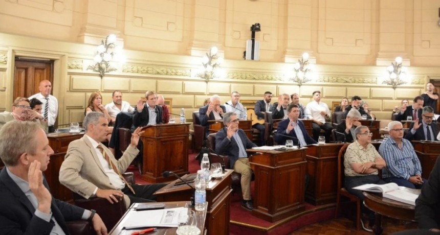 El Senado de Santa Fe dio media sanción al Presupuesto 2024 en la última sesión con la mayoría justicialista