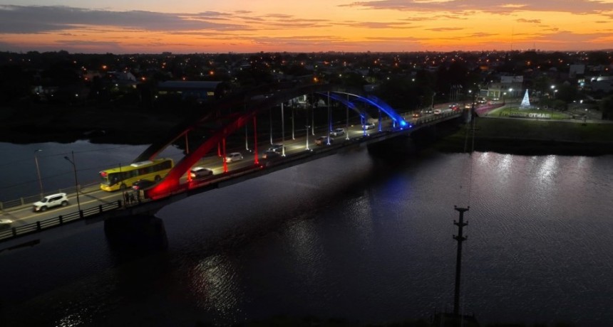 En un acto a cielo abierto, la Provincia licitó el nuevo puente Santa Fe - Santo Tomé