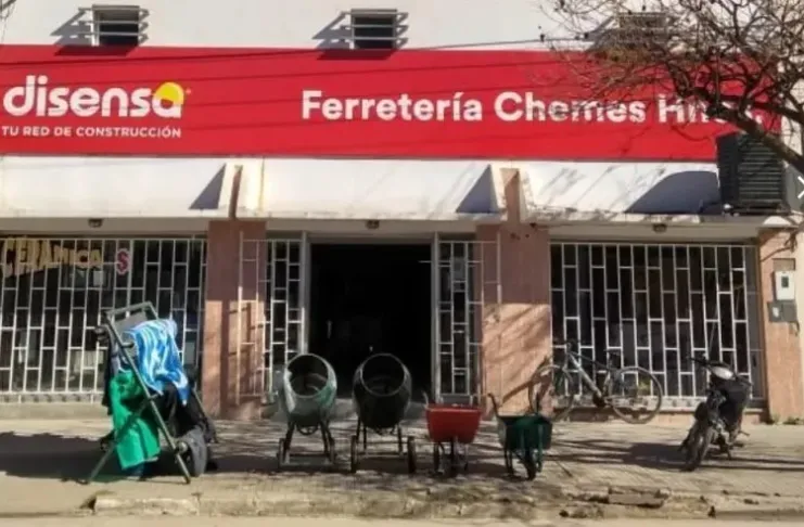 Roban millones en efectivo y joyas en una ferretería de Vera