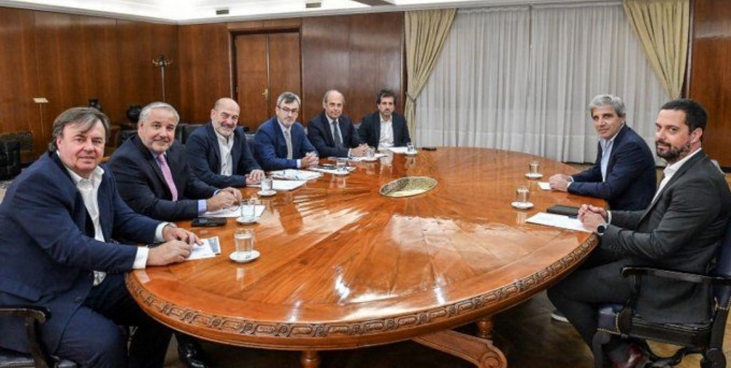 Caputo se reunió con la UIA en la antesala de la discusión por la reforma laboral
