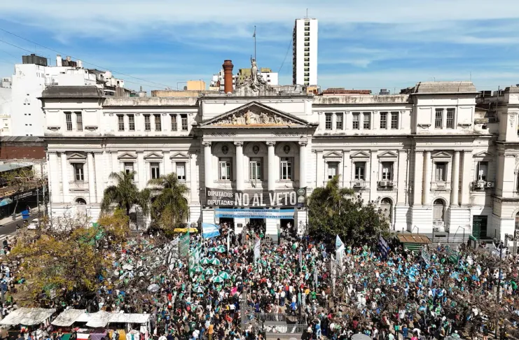 La Justicia ordenó actualizar salarios docentes y becas universitarias