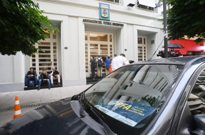 Allanamientos en AFA: encontraron un contrato con una empresa vinculada a Faroni