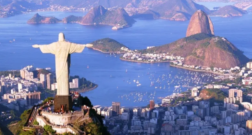 Verano en Brasil: las opciones más convenientes para que los argentinos paguen sus gastos