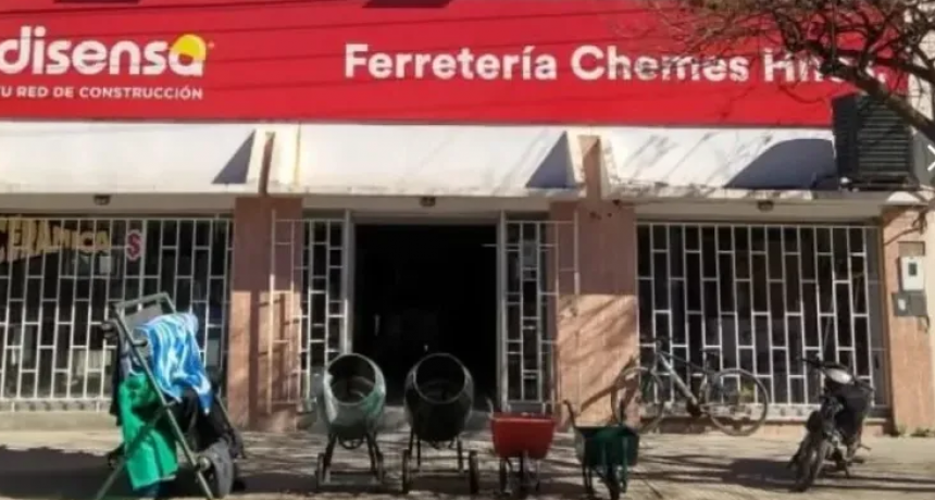 Roban millones en efectivo y joyas en una ferretería de Vera