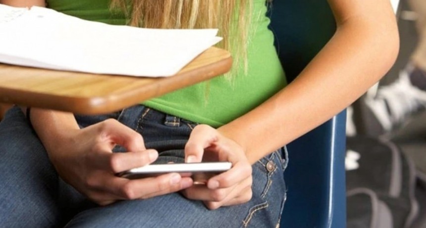 Llamativa iniciativa en Mendoza: 300 familias acordaron que sus hijos no usen celular hasta los 13
