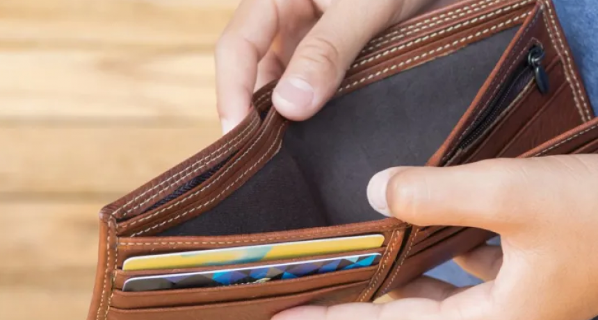 Aguinaldo al horno : del bolsillo de los trabajadores a pagar deudas