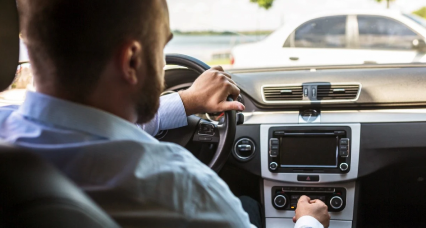 Con la normativa laboral vigente, el empleo formal retrocede y sólo crecen los monotributistas y la informalidad