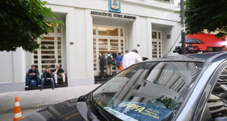 Allanamientos en AFA: encontraron un contrato con una empresa vinculada a Faroni